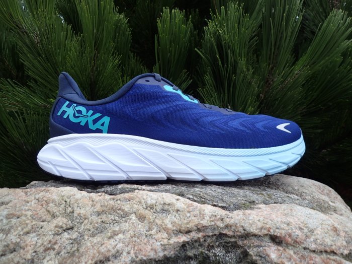 Hoka Arahi 6