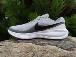 Nike Revolution 8