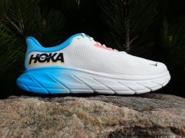 Hoka Arahi 7