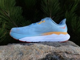 Hoka Arahi 6