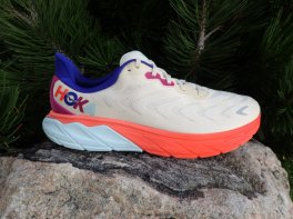 Hoka Arahi 6