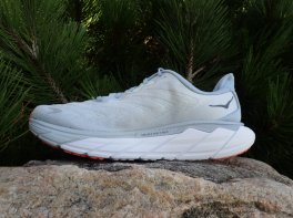 Hoka Arahi 6
