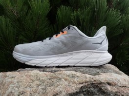 Hoka Arahi 6