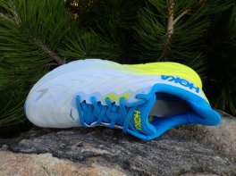 Hoka Arahi 6