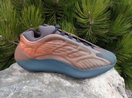 Adidas YZY 700 V3
