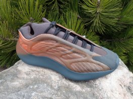 Adidas YZY 700 V3