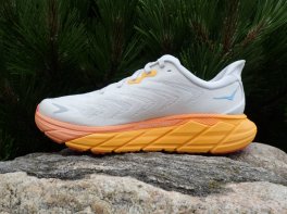 Hoka Arahi 6