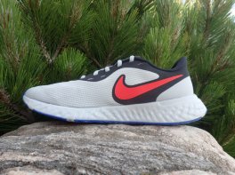 Nike Revolution 5