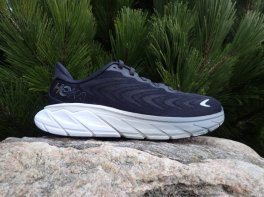 Hoka Arahi 6