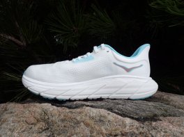Hoka Arahi 7