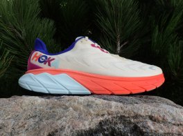 Hoka Arahi 6