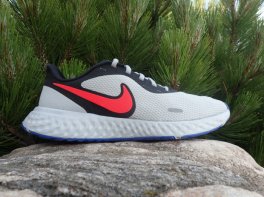 Nike Revolution 5