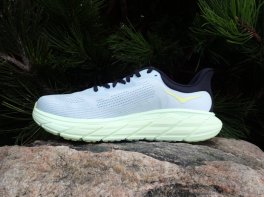 Hoka Arahi 7