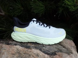 Hoka Arahi 7