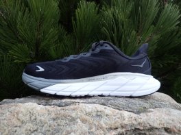 Hoka Arahi 6