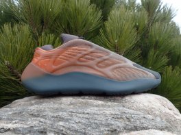Adidas YZY 700 V3
