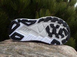 Hoka Arahi 6