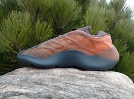Adidas YZY 700 V3