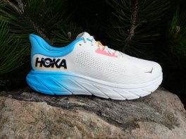 Hoka Arahi 7