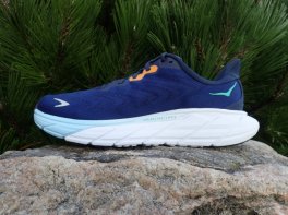 Hoka Arahi 6