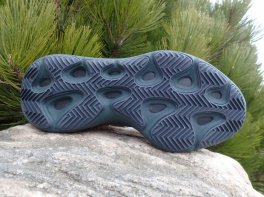 Adidas YZY 700 V3