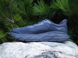 Hoka Arahi 7