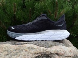 Hoka Arahi 6