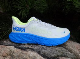 Hoka Arahi 7