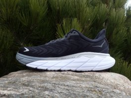 Hoka Arahi 6