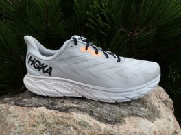 Hoka Arahi 6