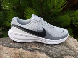 Nike Revolution 8