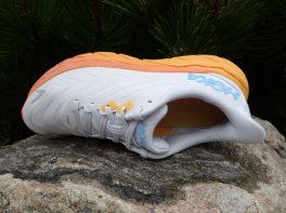 Hoka Arahi 6