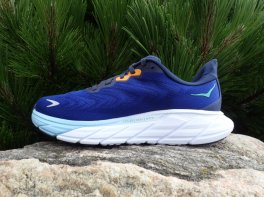 Hoka Arahi 6