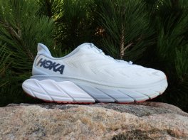 Hoka Arahi 6