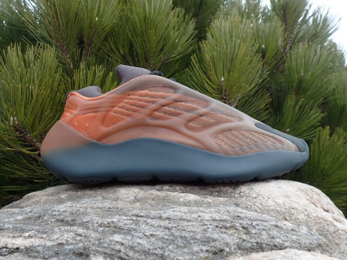 Adidas YZY 700 V3