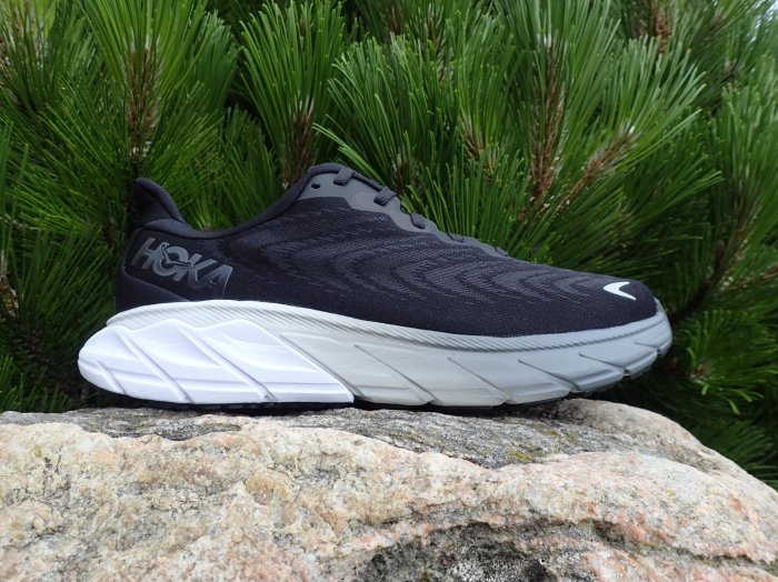 Hoka Arahi 6